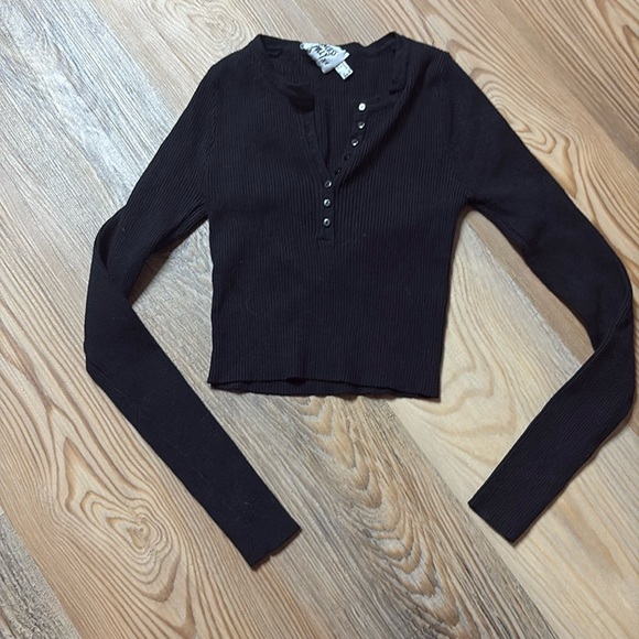 Princess Polly black long sleeve cropped sweater - Picture 1 of 3